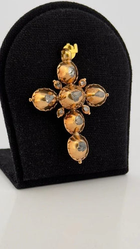 Croix géorgienne ancienne en or jaune cuivré 18 carats et diamants 58 Facettes
