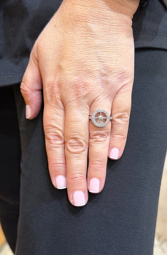 Bague 52 Bague ancienne en or blanc 18 carats avec diamants 58 Facettes