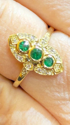 Bague 54 Bague marquise style ancien en or jaune 18 carats, émeraudes et diamants 58 Facettes