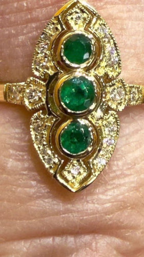Bague 54 Bague marquise style ancien en or jaune 18 carats, émeraudes et diamants 58 Facettes