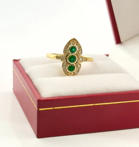 Bague 54 Bague marquise style ancien en or jaune 18 carats, émeraudes et diamants 58 Facettes