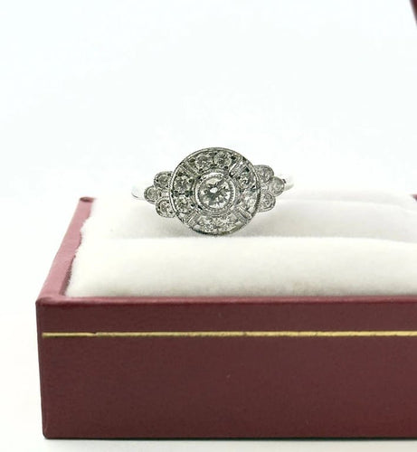 Bague 53 Bague Art déco en or blanc 18 carats et diamants 58 Facettes