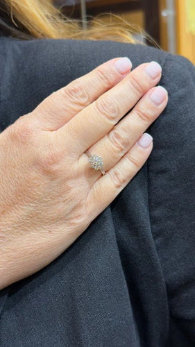 Bague 56 Bague marguerite en or blanc 18 carats et diamants 58 Facettes