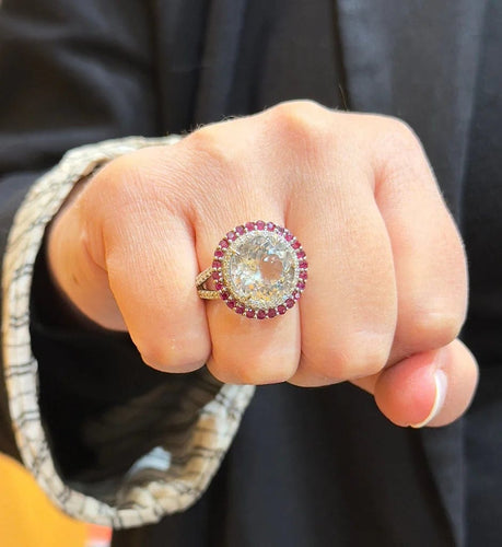Bague 55 Bague en or blanc, aigue-marine, diamants et rubis 58 Facettes