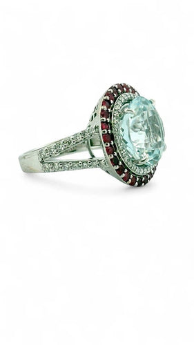 Bague 55 Bague en or blanc, aigue-marine, diamants et rubis 58 Facettes