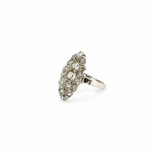 Bague 51 Bague marquise ancienne en or blanc 18 carats et diamants 58 Facettes