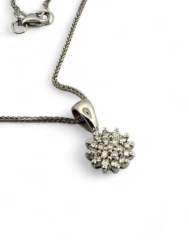 Collier Collier chaîne et pendentif fleur en or blanc 18 carats et diamants 58 Facettes
