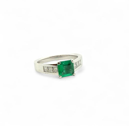 Bague 53 Solitaire - Bague en or blanc 18 carats, émeraude et diamants 58 Facettes