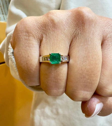 Bague 53 Solitaire - Bague en or blanc 18 carats, émeraude et diamants 58 Facettes
