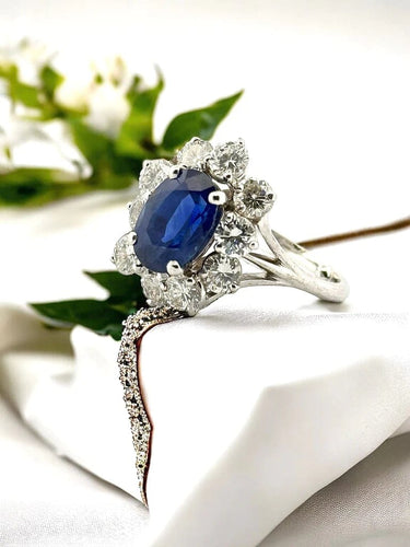 Bague 55 Bague fleur en or blanc, saphir de Ceylan non chauffé et diamants 58 Facettes