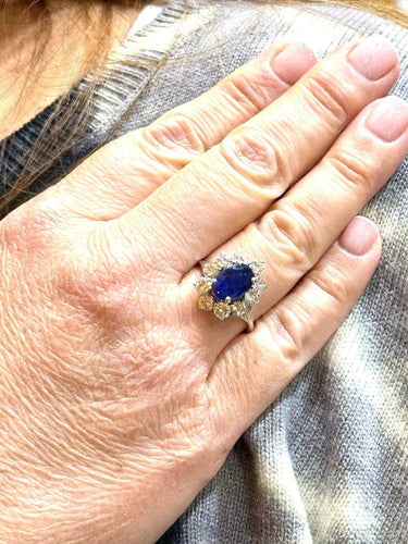 Bague 55 Bague fleur en or blanc, saphir de Ceylan non chauffé et diamants 58 Facettes