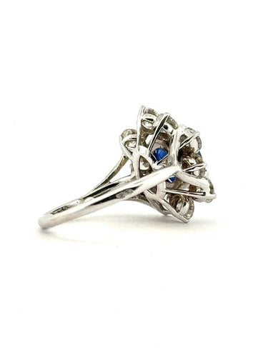 Bague 55 Bague fleur en or blanc 18 carats avec saphir de Ceylan et diamants 58 Facettes