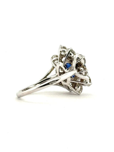 Bague 55 Bague fleur en or blanc, saphir de Ceylan non chauffé et diamants 58 Facettes