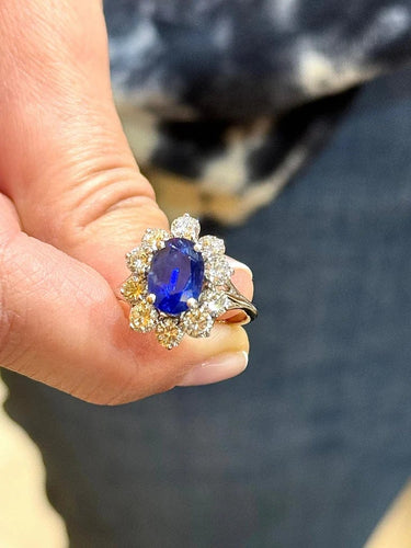 Bague 55 Bague fleur en or blanc, saphir de Ceylan non chauffé et diamants 58 Facettes