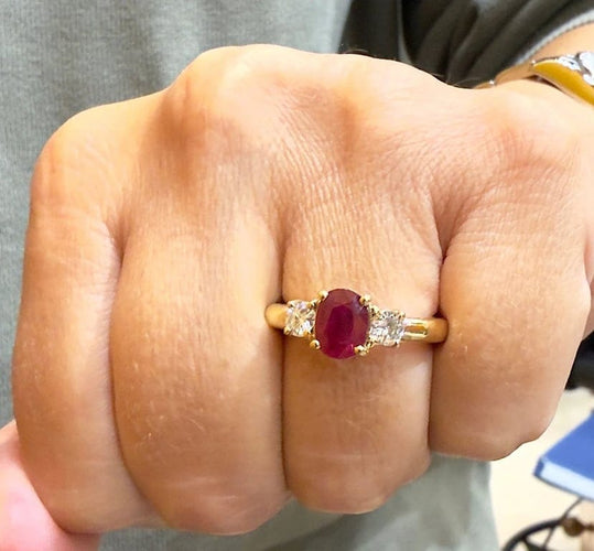 Bague 55 Bague solitaire en or jaune 18 carats avec rubis et diamants 58 Facettes