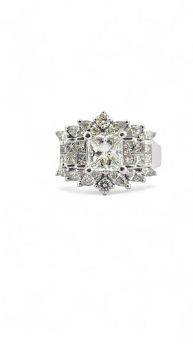 Bague 60 Bague en or blanc 18 carats ornée de diamants 58 Facettes