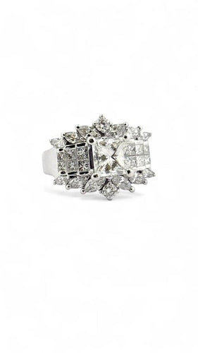 Bague 60 Bague en or blanc 18 carats ornée de diamants 58 Facettes