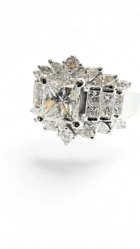 Bague 60 Bague en or blanc 18 carats ornée de diamants 58 Facettes