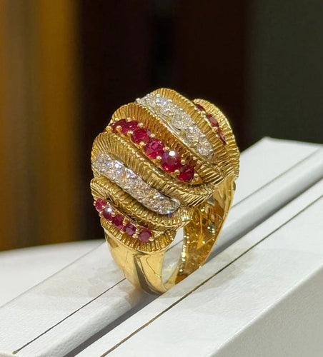 Bague 53 Bague ancienne en or jaune 18 carats avec rubis et diamants 58 Facettes