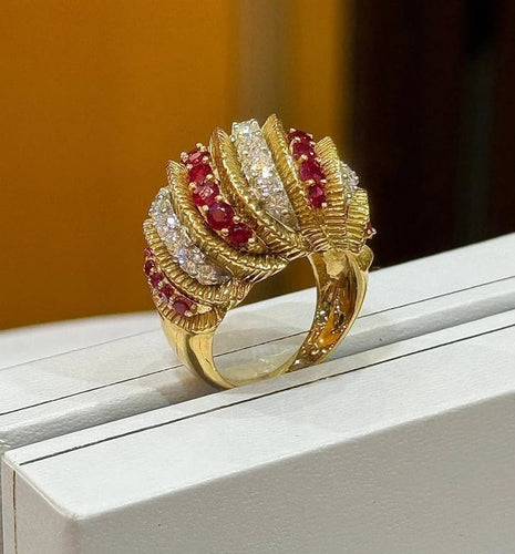 Bague 53 Bague ancienne en or jaune 18 carats avec rubis et diamants 58 Facettes