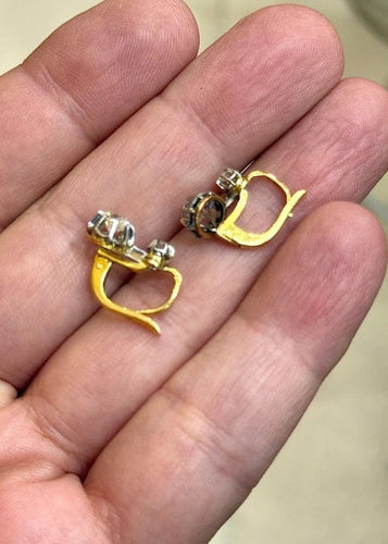 Boucles d'oreilles Dormeuses anciennes en or jaune et gris 18 carats et diamants 58 Facettes