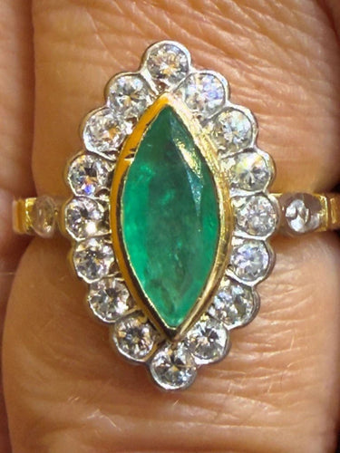 Bague 52.5 Bague marquise vintage en or jaune et platine, émeraude et diamants 58 Facettes