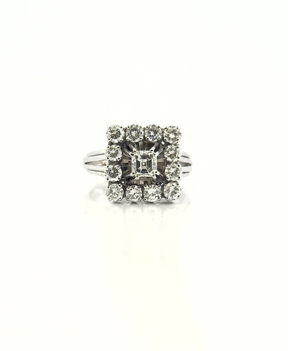 Bague 49 Bague ancienne carrée en or blanc et diamants 58 Facettes