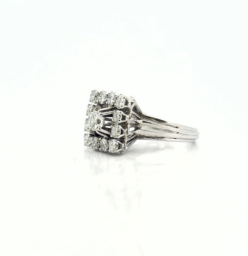 Bague 49 Bague ancienne carrée en or blanc et diamants 58 Facettes