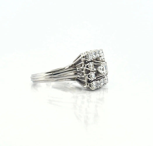 Bague 49 Bague ancienne carrée en or blanc et diamants 58 Facettes