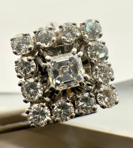 Bague 49 Bague ancienne carrée en or blanc et diamants 58 Facettes