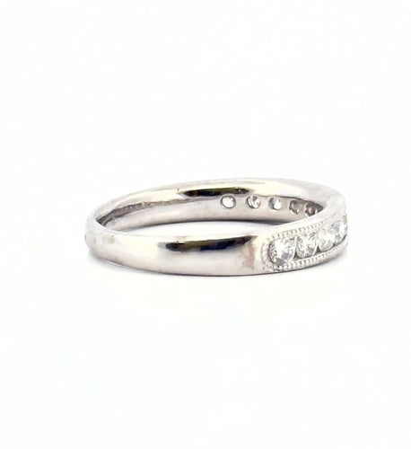 Bague 53 Demi-alliance - Bague en or blanc 18 carats et diamants 58 Facettes