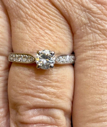 Bague 54 Solitaire - Bague en or blanc 18 carats et diamants 58 Facettes