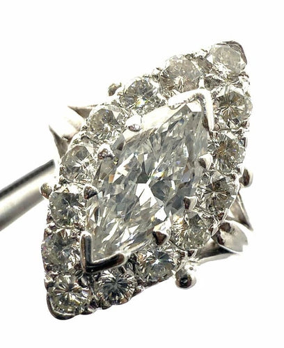 Bague 49 Bague marquise ancienne en or blanc 18 carats et diamants 58 Facettes