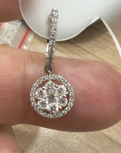 Boucles d'oreilles Boucles d’oreilles fleurs pendantes en or blanc 18 carats et diamants 58 Facettes