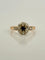 Bague 57 Bague marguerite ancienne en or jaune 18 carats, diamants et saphir 58 Facettes