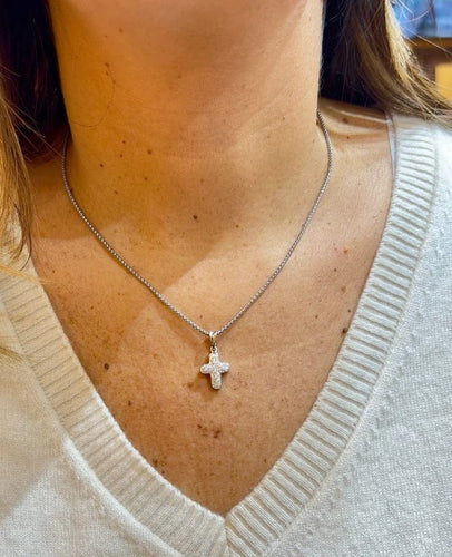 Collier Collier pendentif croix en or blanc 18 carats et diamants 58 Facettes