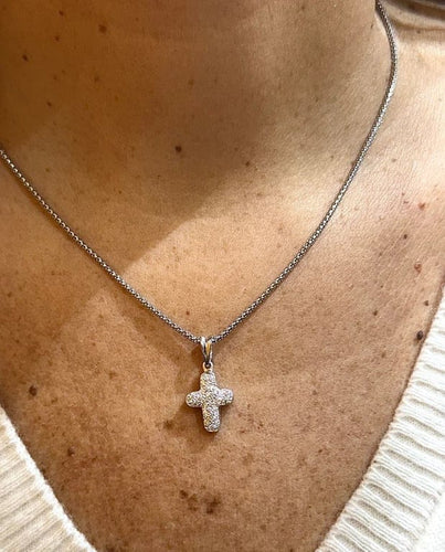 Collier Collier pendentif croix en or blanc 18 carats et diamants 58 Facettes