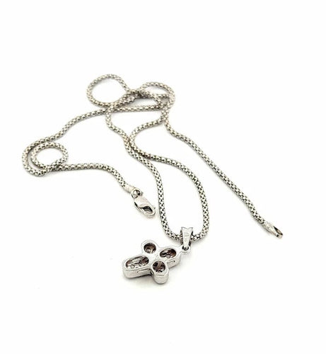 Collier Collier pendentif croix en or blanc 18 carats et diamants 58 Facettes