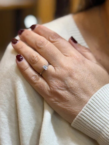 Bague 54 Solitaire - Bague en or blanc 18 carats avec diamant taille émeraude 58 Facettes