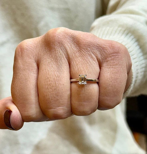 Bague 54 Solitaire - Bague en or blanc 18 carats avec diamant taille émeraude 58 Facettes