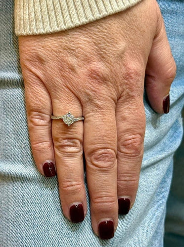 Bague 54 Solitaire ondulé - Bague en or blanc 18 carats et diamants 58 Facettes
