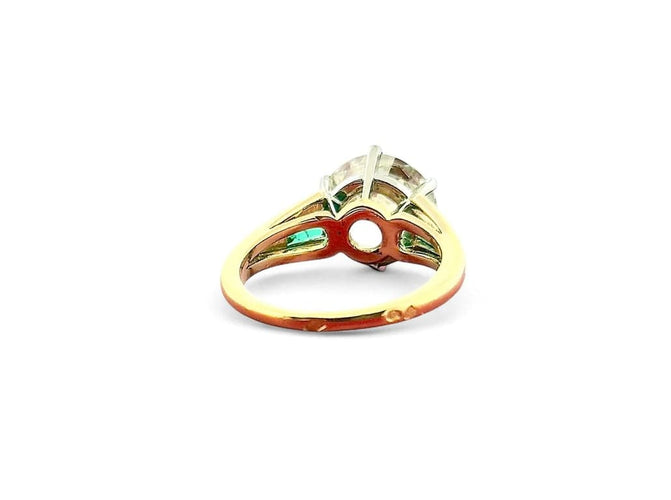 Bague 52 Solitaire - Bague en or jaune et platine avec diamant 3,85 ct et émeraudes 58 Facettes