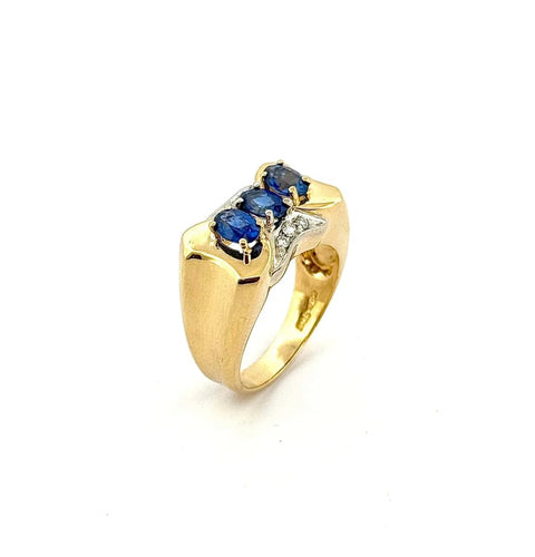 Bague 60 Bague chevalière trilogie saphirs et diamants en or jaune 18 carats 58 Facettes