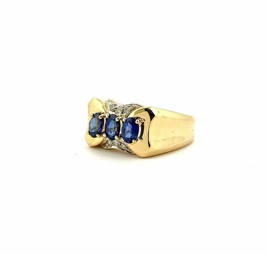Bague 60 Bague chevalière trilogie saphirs et diamants en or jaune 18 carats 58 Facettes