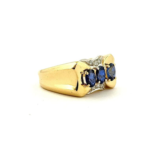 Bague 60 Bague chevalière trilogie saphirs et diamants en or jaune 18 carats 58 Facettes