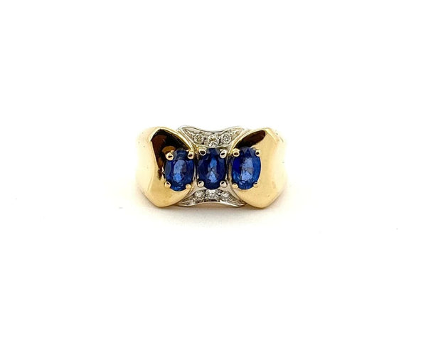 Bague 60 Bague chevalière trilogie saphirs et diamants en or jaune 18 carats 58 Facettes