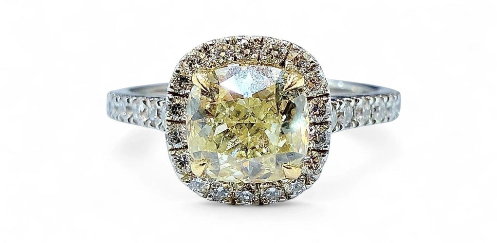 Bague 52 Solitaire en or blanc 18 carats et diamants fancy light yellow 58 Facettes