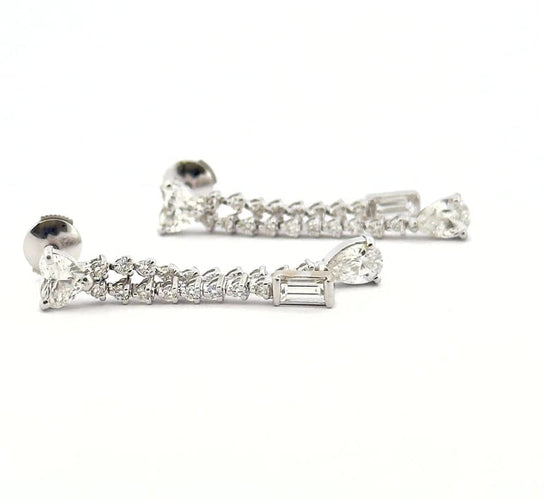 Boucles d'oreilles Boucles d'oreilles pendantes en or blanc 18 carats et diamants naturels 58 Facettes