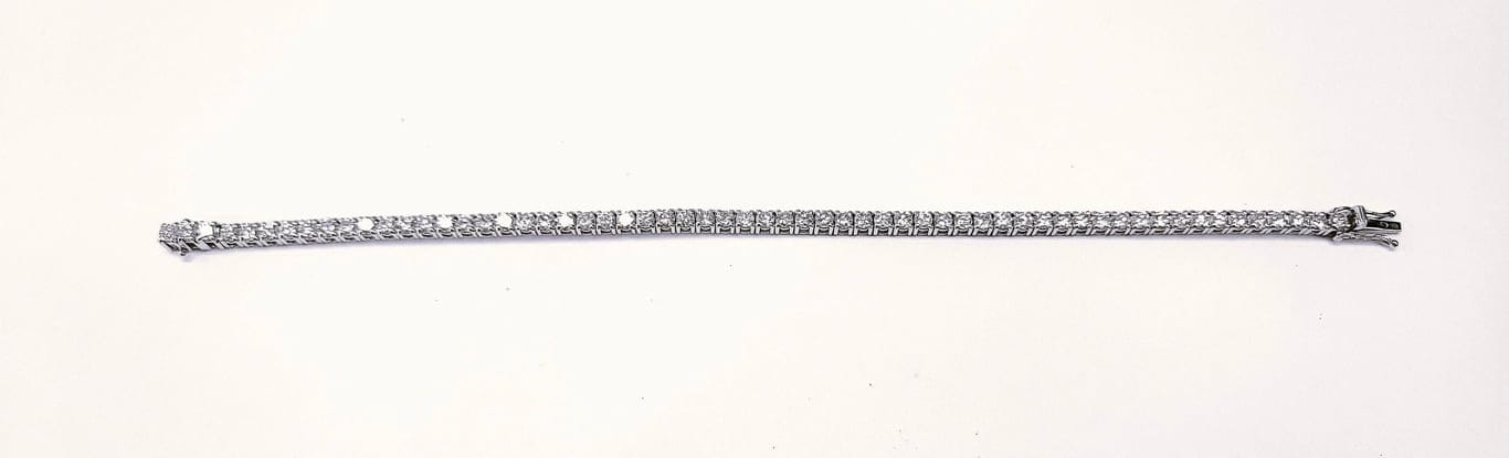 Bracelet Bracelet tennis rivière en or blanc 18k et diamants 58 Facettes RIV.FA16