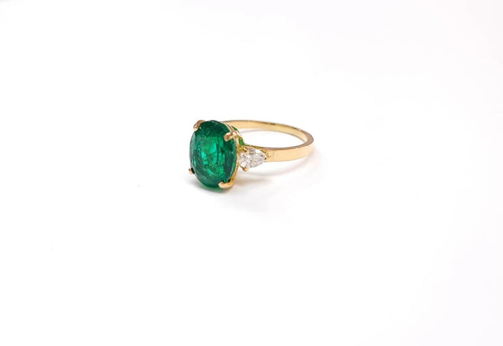 Bague 56 Bague en or jaune 18K émeraude 4,65 ct et diamants poire 58 Facettes Bag.Em.2Pr.FA.40
